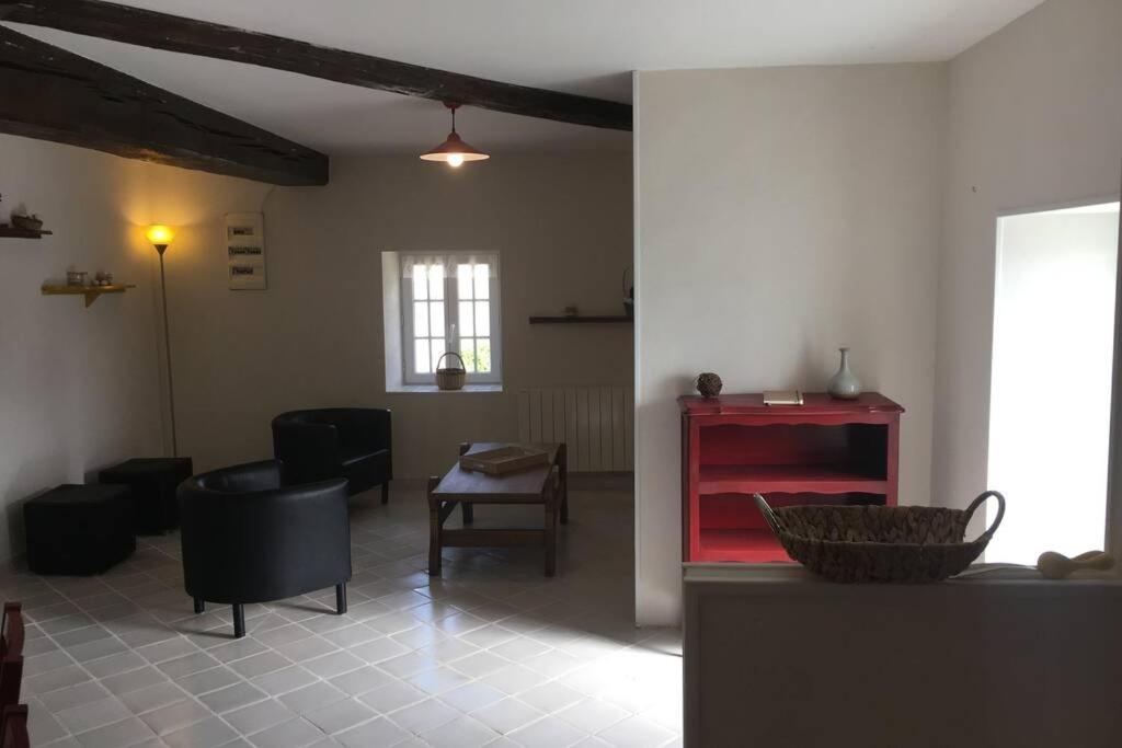 Logement Independant Le Poulailler Proche Guedelon Treigny Exterior foto
